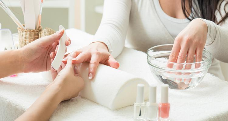Manicure e Pedicure: Dicas de Cuidado e Como Lucrar com Esse Talento em Casa